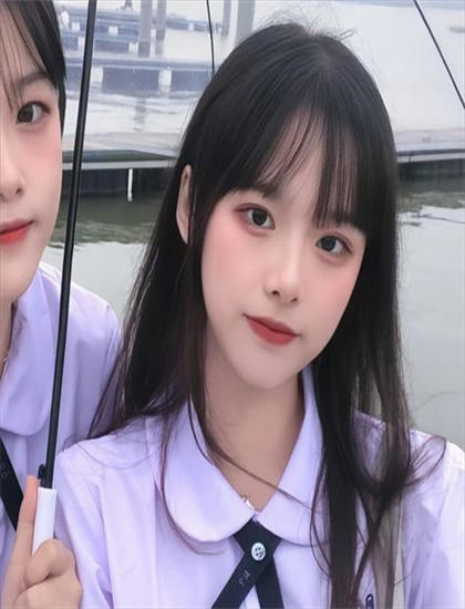 深度探索：《尖叫女王：我的猛鬼街》的叙事技巧与导演风格——一次全面的艺术分析